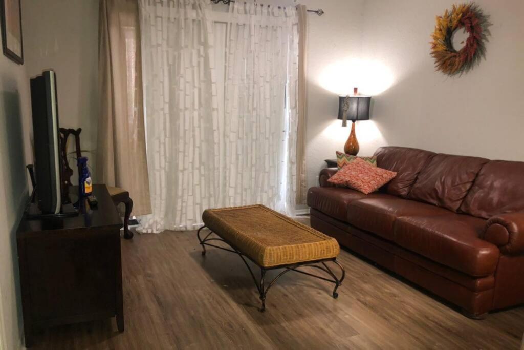 Lovely 1-Bedroom Rental Space With Free Parking Charlotte Exterior foto
